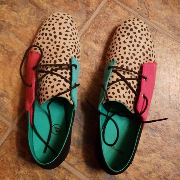 Volcom Shoes - 🐆volcom color block shoes🐾